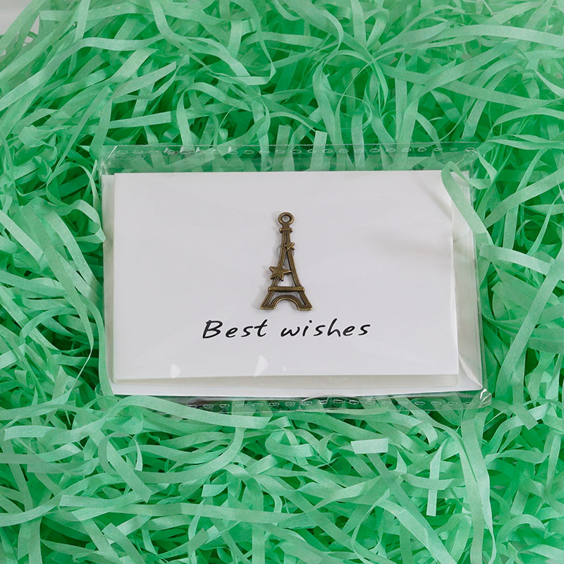 Cartes décoratives en raphia
