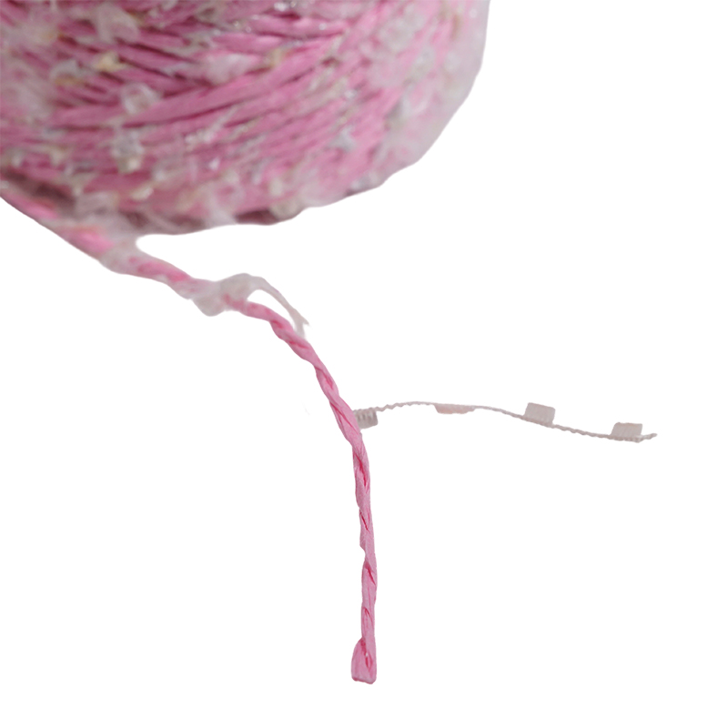 Fil de papier mélangé à du fil de plumes